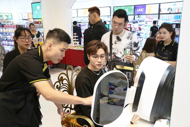 Đắm ch&igrave;m trong kh&ocirc;ng gian mua sắm tại chuỗi b&aacute;n lẻ mỹ phẩm AB Beauty World vừa khai trương - Ảnh 7.