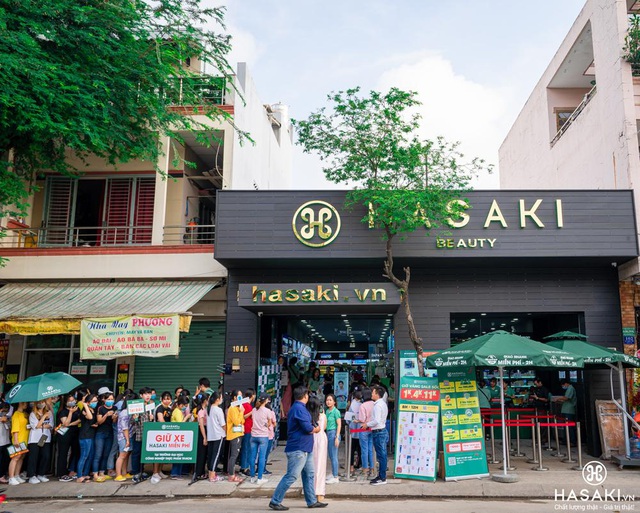 Hasaki Beauty & S.P.A “đổ bộ” Tân Phú thu hút hơn 5000 khách hàng từ sáng sớm đến tối khuya - Ảnh 1.