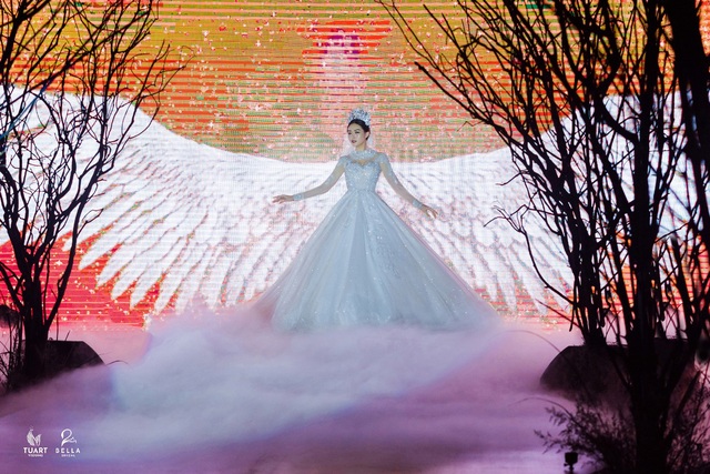 Á hậu Tường San, người mẫu một tay Hà Phương thu hút mọi ánh nhìn trong show diễn váy cưới đỉnh cao Bella Fashion Show - Ảnh 1.