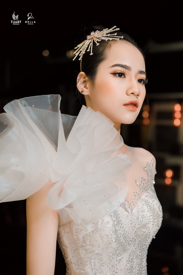 Á hậu Tường San, người mẫu một tay Hà Phương thu hút mọi ánh nhìn trong show diễn váy cưới đỉnh cao Bella Fashion Show - Ảnh 3.