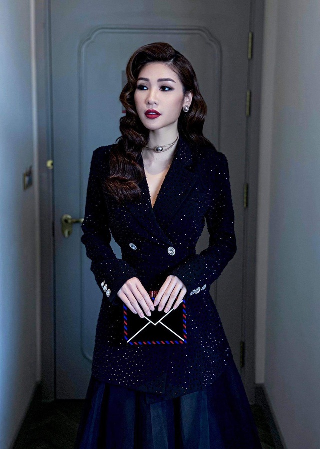 CEO Lâm Ngân nổi bật trên thảm đỏ họp báo Bán kết Hoa hậu Việt Nam 2020 - Ảnh 4.