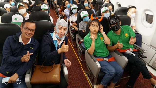 “Cho kẹo hay bị ghẹo” trên độ cao 10.000 mét - Ảnh 6.