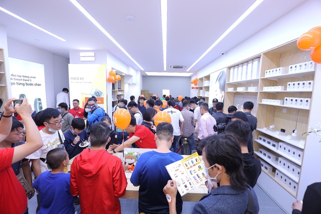 Xiaomi khai trương cửa hàng Mi Store ủy quyền tại Hà Nội - Ảnh 4. Xiaomi khai trương cửa hàng Mi Store ủy quyền tại Hà Nội - Ảnh 4.