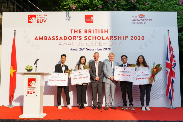 Trường Đại học Anh Quốc Việt Nam nâng giá trị quỹ học bổng và hỗ trợ tài chính trong năm học 2021 lên tới 53 tỷ đồng. - Ảnh 2.