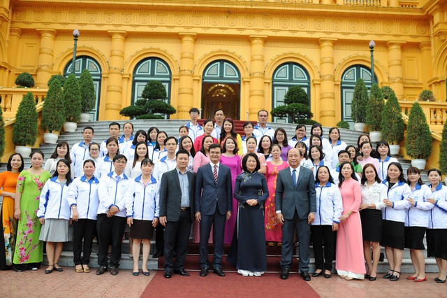 Thiên Long bày tỏ lòng biết ơn đến những người cống hiến cho giáo dục trong tháng 11 - Ảnh 1.