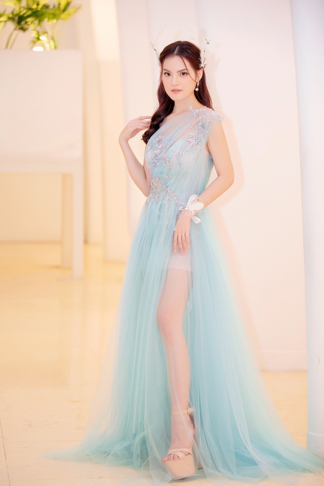 Sunny Đan Ngọc gây bất ngờ với màn catwalk xuất thần tại Vietnam Runway Fashion Week 2020 - Ảnh 8.