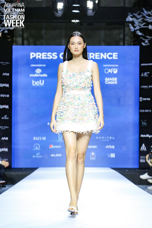 Vén màn bí mật đằng sau những họa tiết đinh trong BST đánh dấu sự trở lại của NTK Công Trí trong Aquafina Vietnam International Fashion Week - Ảnh 5.