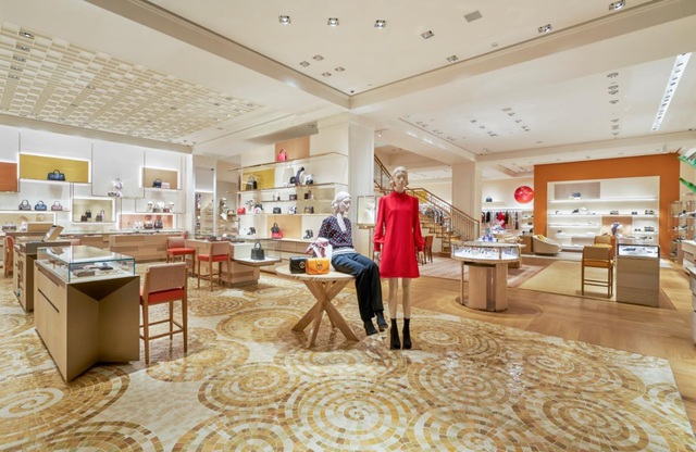 Louis Vuitton “thắp sáng” Thủ đô Hà Nội với cửa hàng mới: Hoành tráng hơn, lộng lẫy hơn - Ảnh 2.