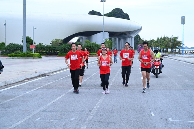 Vẻ đẹp đất nước theo dấu chân các vận động viên trong chương trình chạy tiếp sức “Lên cùng Việt Nam” - Ảnh 4.