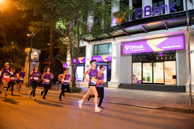 Ngắm loạt “trai xinh gái đẹp” trong giải chạy đêm lớn nhất tại Hà Nội - Ảnh 6.