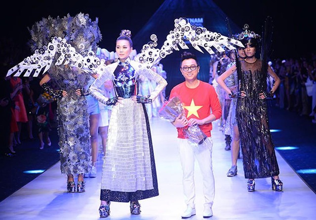 NTK Nguyễn Công Trí chính thức mở màn Aquafina Vietnam International Fashion Week 2020 - Ảnh 4.