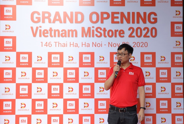 Hàng trăm khách hàng háo hức tham gia buổi khai trương cửa hàng Mi Store tại Hà Nội của Xiaomi - Ảnh 2.
