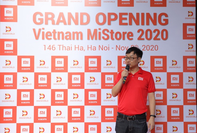 H&agrave;ng trăm kh&aacute;ch h&agrave;ng h&aacute;o hức tham gia buổi khai trương cửa h&agrave;ng Mi Store tại H&agrave; Nội của Xiaomi - Ảnh 2.