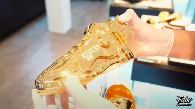 Bóc tem giày hiệu như cơm bữa, tay chơi sneaker Fabo Nguyễn cũng có lúc rén trước giày vàng nguyên khối giá hàng tỷ đồng - Ảnh 4.