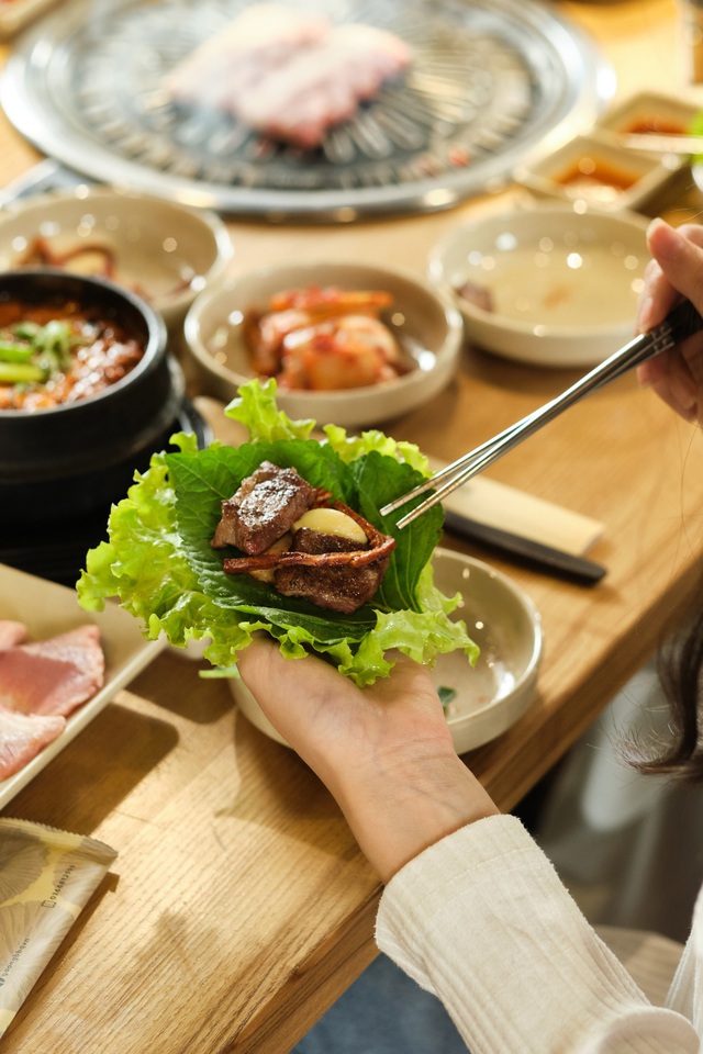 Giáng sinh này, cùng đến hàng thịt nướng chuẩn Hàn Quốc từ không gian tới hương vị giữa “khu nhà giàu” nổi tiếng đất Hà thành - Ảnh 5.