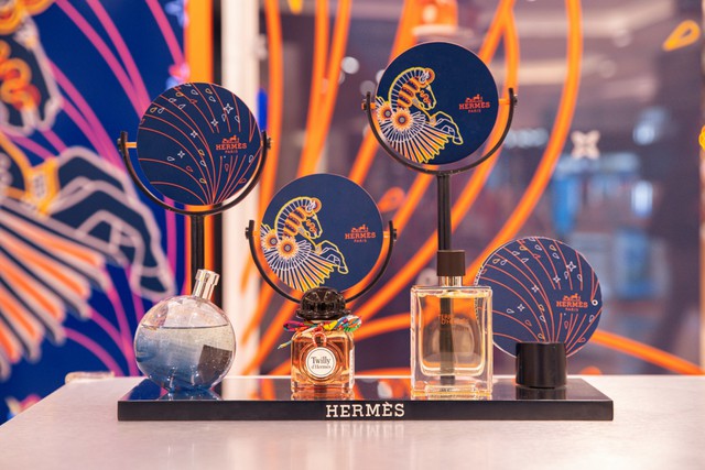 Trao gửi y&ecirc;u thương m&ugrave;a lễ hội c&ugrave;ng sắc cam Herm&egrave;s diệu kỳ - Ảnh 1.