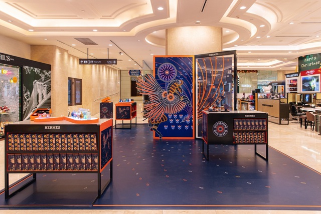 Trao gửi y&ecirc;u thương m&ugrave;a lễ hội c&ugrave;ng sắc cam Herm&egrave;s diệu kỳ - Ảnh 9.