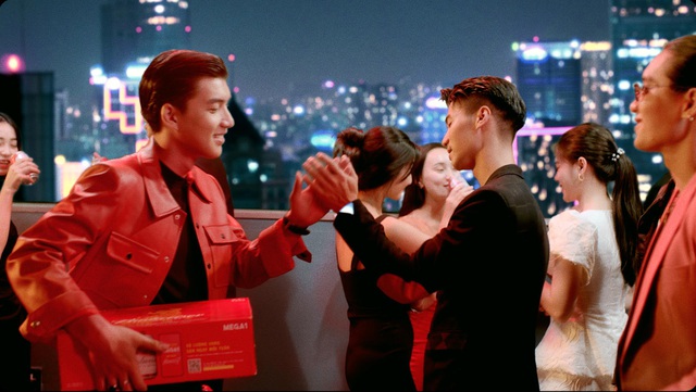 Xuất hiện trong TVC quảng bá của “Khởi sắc lộc vàng”, rapper HIEUTHUHAI lập tức gây bão với hình tượng cực chất - Ảnh 1.