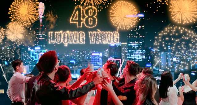 Xuất hiện trong TVC quảng bá của “Khởi sắc lộc vàng”, rapper HIEUTHUHAI lập tức gây bão với hình tượng cực chất - Ảnh 2.