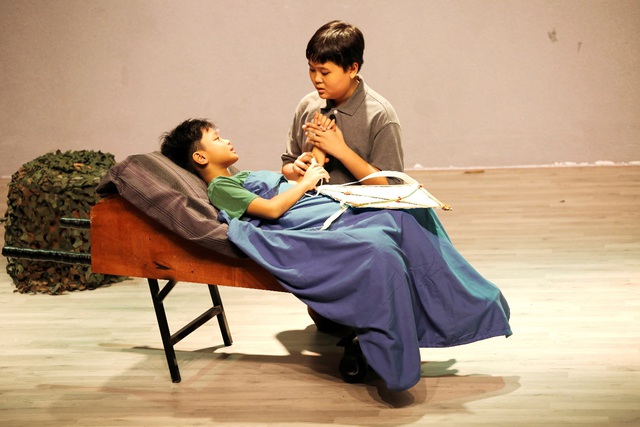 “Làm bạn với bầu trời” của nhà văn Nguyễn Nhật Ánh lên sân khấu kịch học đường - Ảnh 2.