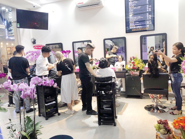 Vạn Kim Beauty Salon: Nơi làm tóc thân thiện với khách hàng - Ảnh 1.
