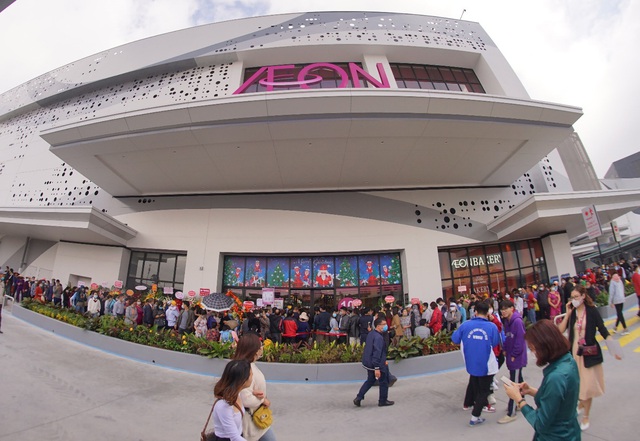 Cả Hải Phòng rộn ràng đi khai trương siêu thị AEON lớn nhất thành phố, hàng chục nghìn lượt khách tới mua sắm, trải nghiệm trong ngày mở cửa - Ảnh 1.