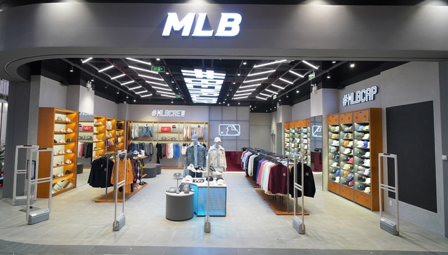 MLB chơi lớn khai trương cửa hàng đầu tiên cực chất tại Hải Phòng, cả MCK và Tlinh cũng phải trầm trồ - Ảnh 2.