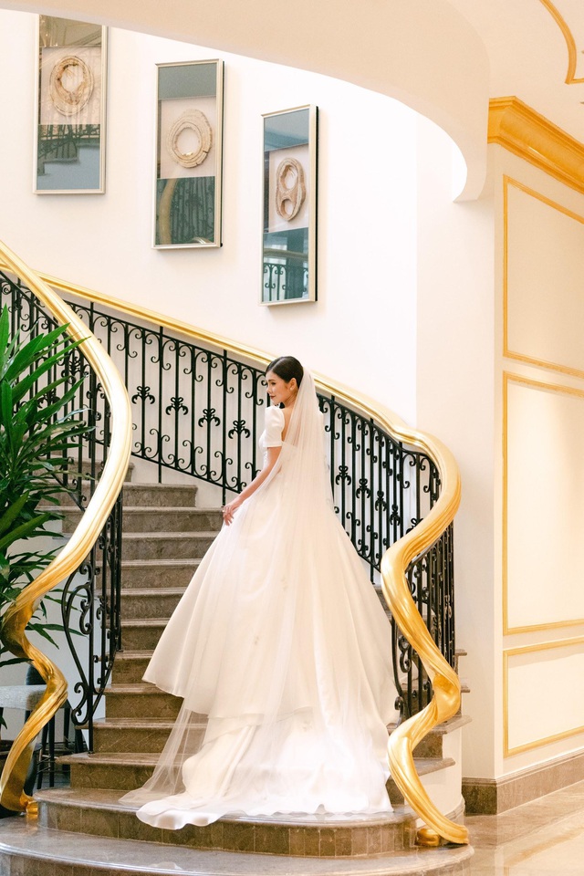 MC - Diễn viên Thu Hoài lung linh trong không gian cưới tại khách sạn dát vàng Dolce Hanoi Golden Lake - Ảnh 2.