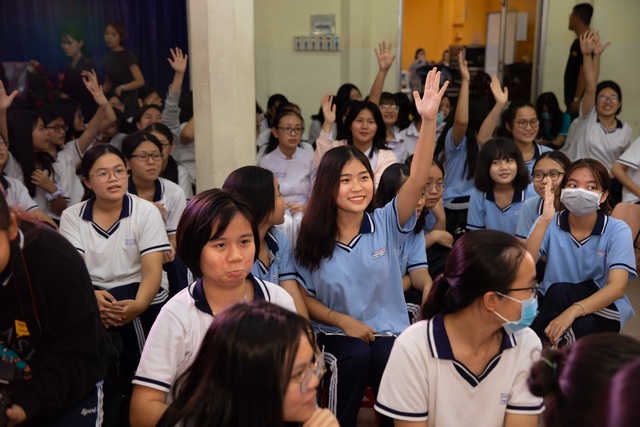 Diana cùng Giang Ơi thực hiện chuỗi sự kiện tâm tình tuổi dậy thì tại hàng chục trường trung học trên cả nước - Ảnh 2.