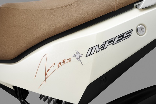 Cận cảnh xe máy điện VinFast có cả chữ ký của sếp Sơn Tùng M-TP, giá từ 6,3 triệu đồng - Ảnh 4.