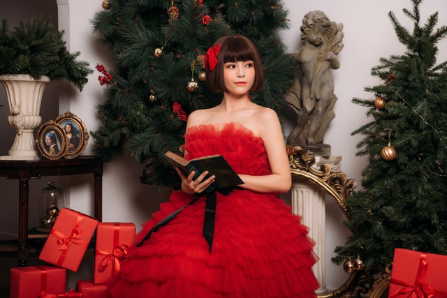 Model Kid Katherin Minh Vy và ca sĩ Đỗ Kim Thành hóa chị em trong bộ ảnh Noel - Ảnh 1.