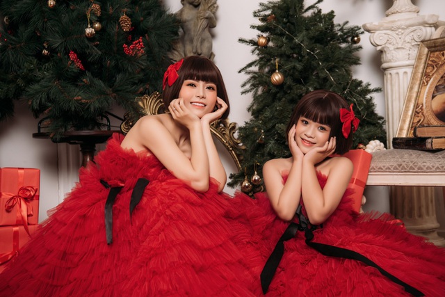 Model Kid Katherin Minh Vy và ca sĩ Đỗ Kim Thành hóa chị em trong bộ ảnh Noel - Ảnh 3.