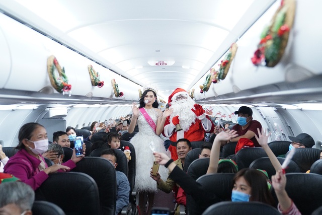 Đón đại tiệc Giáng sinh thật chất trên 9 tầng mây cùng Hoa hậu Đỗ Thị Hà - Ảnh 11.