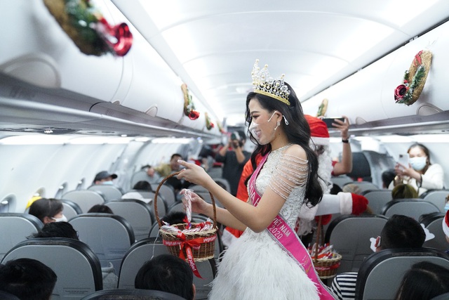 Đón đại tiệc Giáng sinh thật chất trên 9 tầng mây cùng Hoa hậu Đỗ Thị Hà - Ảnh 9.