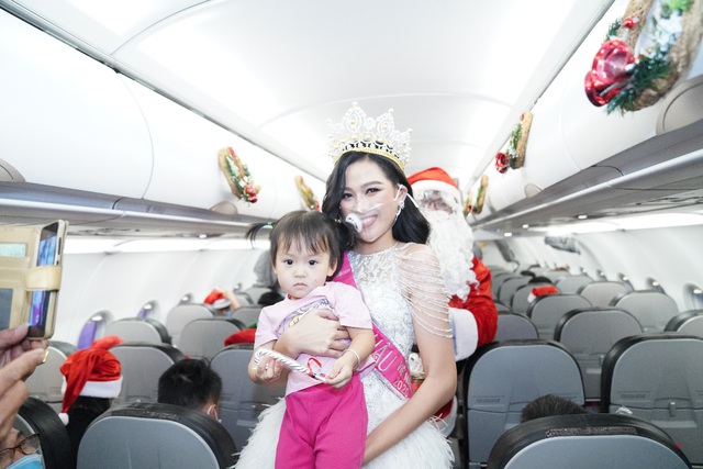 Đón đại tiệc Giáng sinh thật chất trên 9 tầng mây cùng Hoa hậu Đỗ Thị Hà - Ảnh 10.