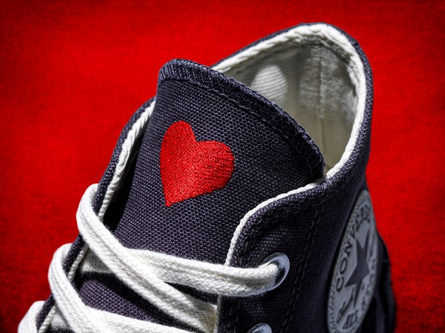 Khi thương hiệu giày làm câu chuyện về mạng xã hội và thông điệp “LOVE YOURSELF FIRST” ra đời - Ảnh 2.