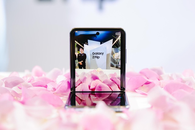 Galaxy Z Flip ra mắt chính thức tại Việt Nam, mở đầu xu hướng thời trang công nghệ mới - Ảnh 9.