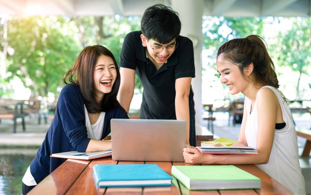 Lớp luyện thi IELTS trực tuyến miễn phí mùa nghỉ học - Ảnh 1.