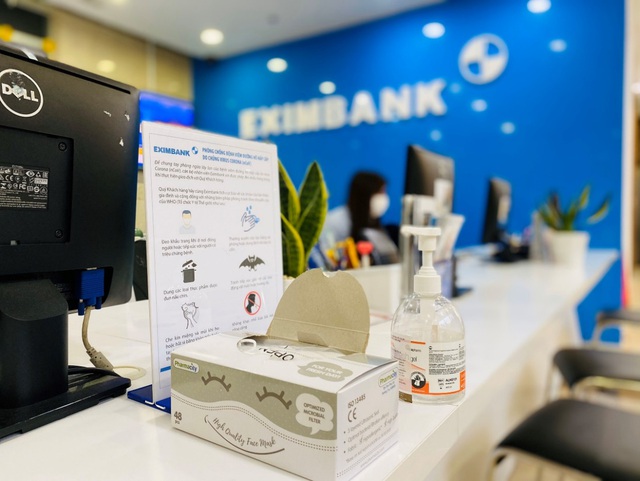 Eximbank đồng hành cùng khách hàng vượt khó khăn trong đợt dịch nCoV - Ảnh 1.