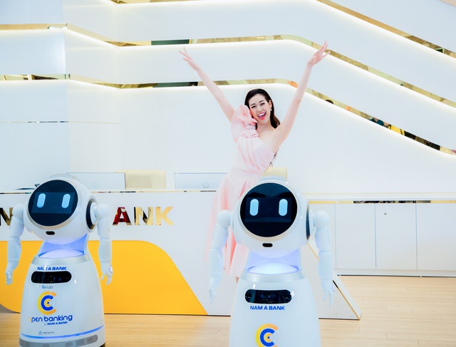Hoa hậu Khánh Vân khoe vũ đạo cùng robot OPBA - Ảnh 2.
