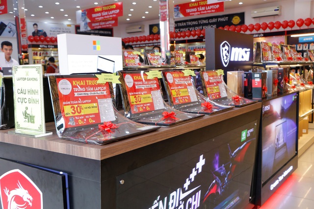 FPT Shop giảm đến 3 triệu, giao hàng miễn phí tận nhà cho khách hàng mua laptop - Ảnh 1.