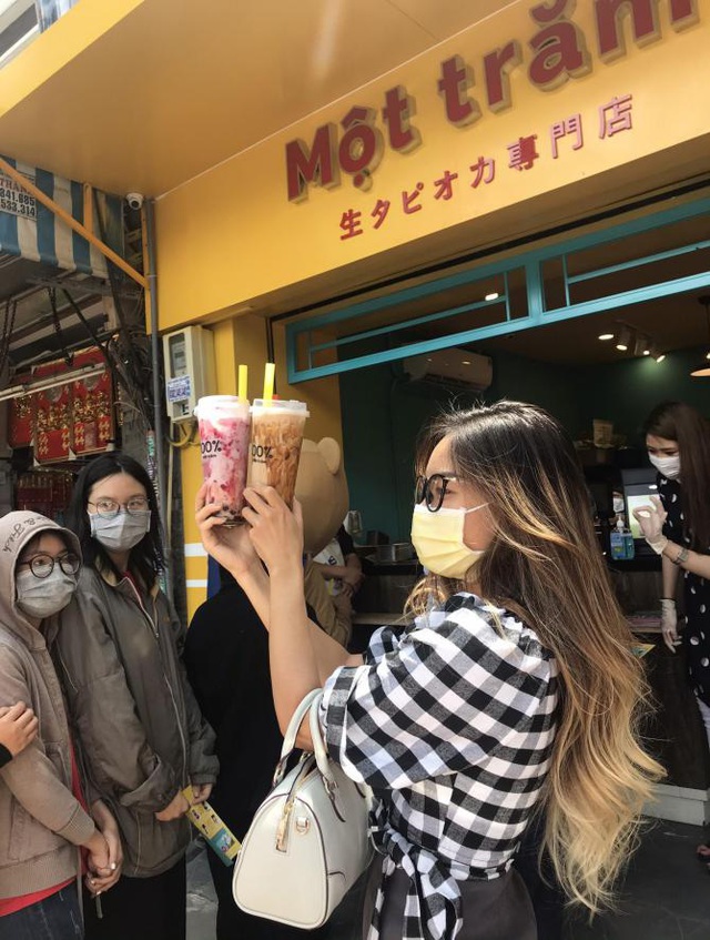Người Sài Gòn háo hức check in với thương hiệu trà sữa 100% - Một trăm’’ gây sốt từ Nhật Bản - Ảnh 9.