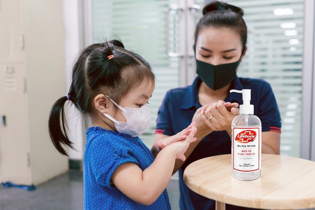 Thị trường đầy sản phẩm trôi nổi, làm sao chọn được gel rửa tay khô an toàn? - Ảnh 1.