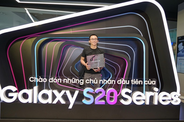 Không khí sôi động ngày mở bán Galaxy S20: Người dùng háo hức với trải nghiệm Space Zoom 100X - Ảnh 7.