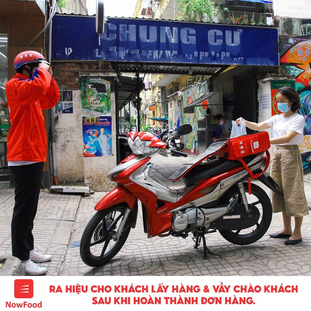 Cười ra nước mắt với 1001 style giao h&agrave;ng kh&ocirc;ng tiếp x&uacute;c thời C&ocirc; - v&iacute;t của c&aacute;c anh t&agrave;i xế &ldquo;quốc d&acirc;n&rdquo; - Ảnh 8.
