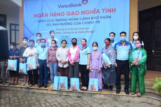 VietinBank triển khai “Ngân hàng gạo nghĩa tình” hỗ trợ người dân bị ảnh hưởng bởi dịch Covid-19 - Ảnh 2.