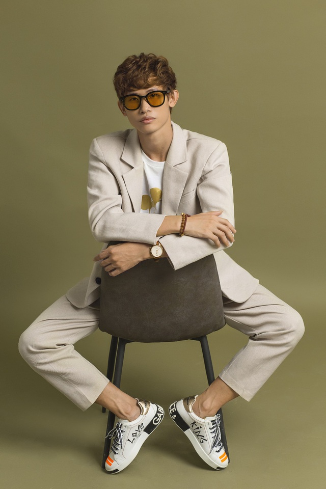 Stylist Khúc Mạnh Quân kể chuyện nghề không như mơ - Ảnh 1.