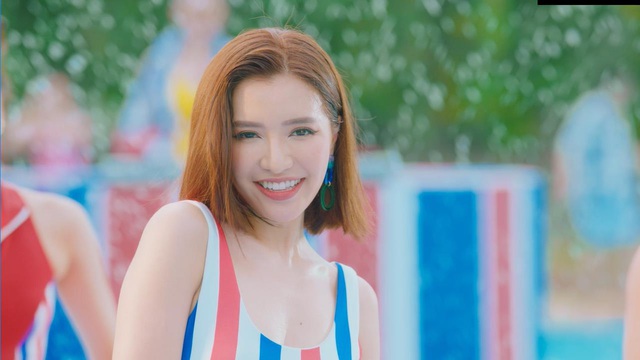 Bích Phương chào hè cùng màn khoe dáng nóng bỏng trong MV mới toanh - Ảnh 3.