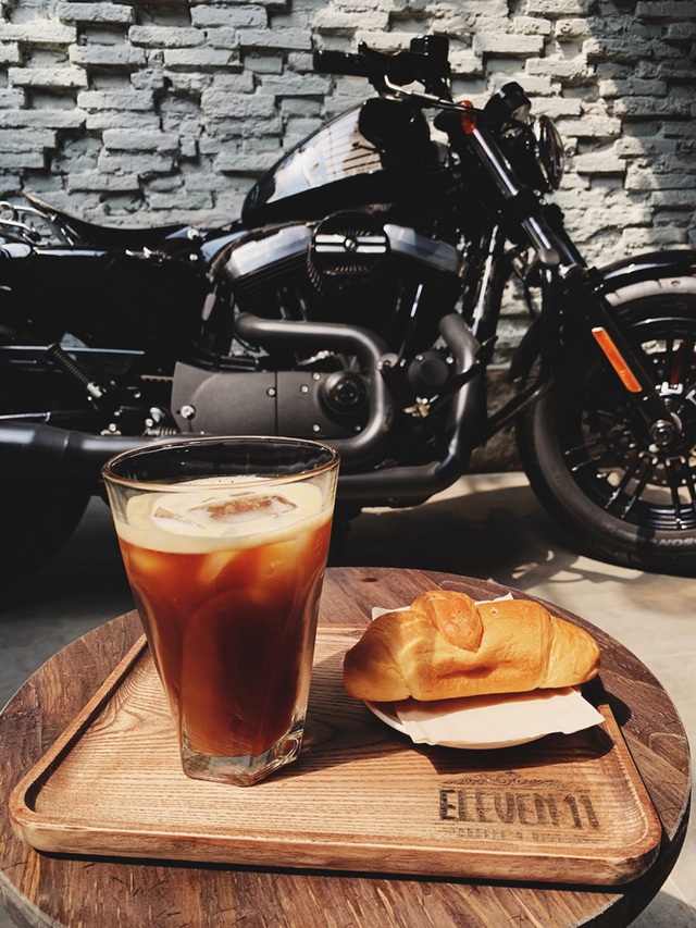 Đơn giản mà hiện đại, đây là chốn “tụ nghĩa” mới dành cho dân biker Hà Nội - Ảnh 6.