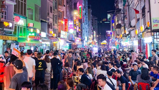 Thiết lập “trạng thái bình thường mới”, các địa điểm tập hợp bạn bè lý tưởng của giới trẻ ba miền “sống lại” ra sao? - Ảnh 4.